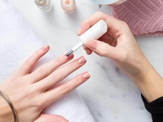 Sơn Móng Tại Nhà: Đơn Giản, Tiết Kiệm Mà Vẫn Chuẩn Salon 2 cach son mong tay 6 e5c05b17c9694b5e84cd47b14b393911