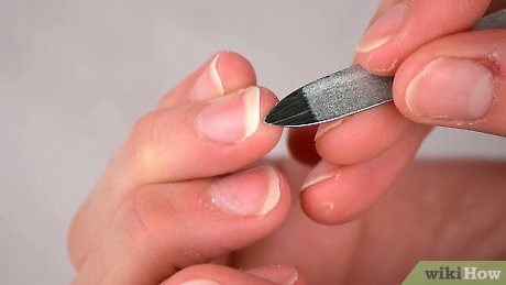 Sơn Móng Tại Nhà: Đơn Giản, Tiết Kiệm Mà Vẫn Chuẩn Salon 3 v4 460px Clean Your Fingernails Step 1 Version 13