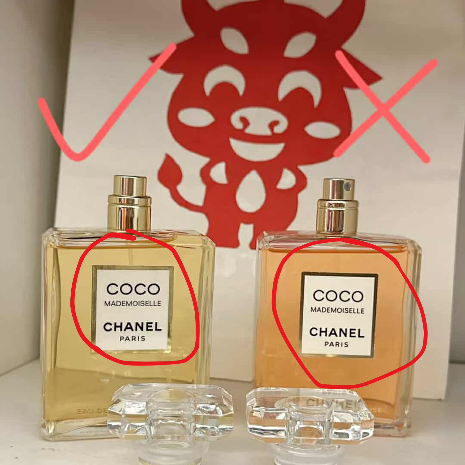Cách Phân Biệt Chanel Coco Mademoiselle Hàng Thật và Giả 2025 2 Seal và bao bì chai nước hoa chính hãng với thiết kế sắc nét, in ấn rõ ràng.