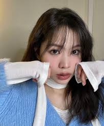 Flora – Beauty blogger Việt 2025 chuyên chia sẻ skincare dễ hiểu cho người mới bắt đầu