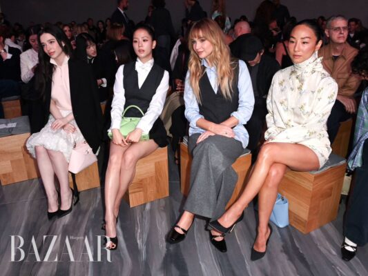 Jisoo vẫn giữ khí chất nổi bật giữa dàn sao tại show Dior Xuân Hè 2026