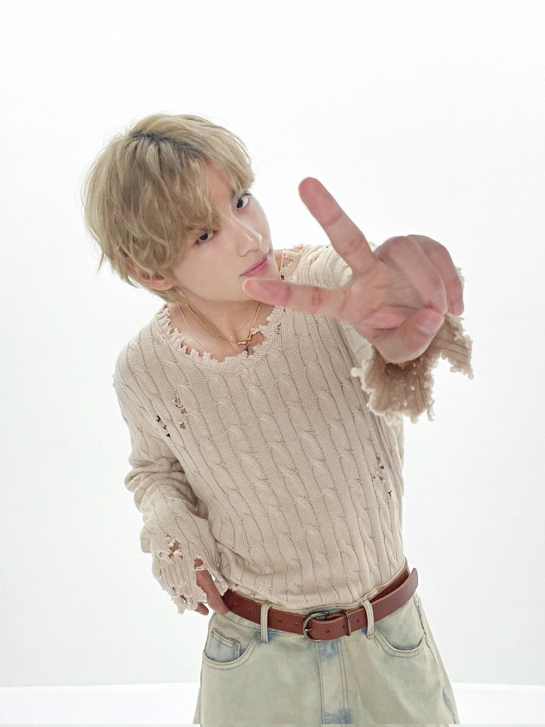 Giải mã Hiệu ứng V của Kim Taehyung khi trở thành một đế chế thương mại thống trị ngành thời trang và làm đẹp.