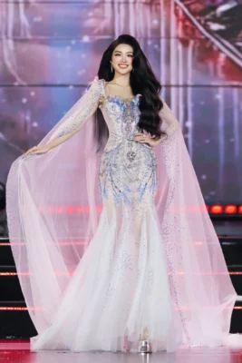 Phan Phương Oanh: Từ "nốt trầm" tiếc nuối đến cú "lội ngược dòng" chấn động giới mộ điệu tại Miss World Vietnam 2025 4 Sự trưởng thành không chỉ đến từ tuổi tác, mà đến từ trải nghiệm và sự kiên định với mục tiêu đã chọn.