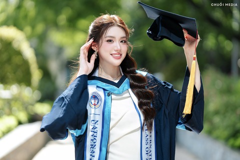 Phan Phương Oanh: Từ "nốt trầm" tiếc nuối đến cú "lội ngược dòng" chấn động giới mộ điệu tại Miss World Vietnam 2025 3 Sở hữu IELTS 7.5 và HSK 3. Phan Phương Oanh sẵn sàng vươn mình ra đấu trường quốc tế với sự tự tin tuyệt đối.