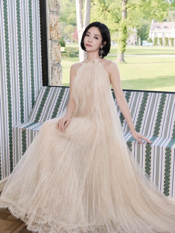 Song Hye Kyo Tỏa Sáng Với Váy Ren Kiểu Pháp Tại Sự Kiện Quốc Tế 4 1786612906507 3317148085816985528 3317148085816985528 0b0ab3416d1b0213a988987079a211d2