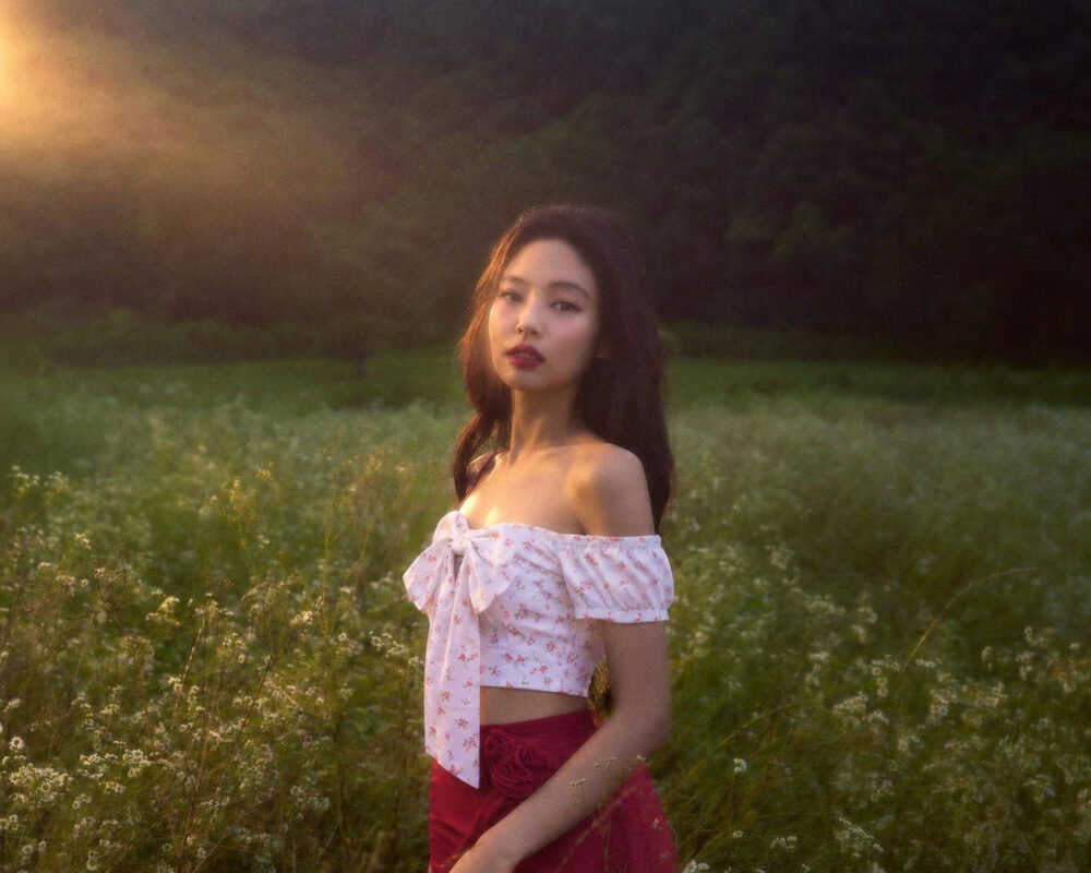 Giải mã thời trang “Thiên thần sa ngã” của Jennie trong MV “Fallen Angel” 4 1788172046537 545154828620609056 3317148085816985528 bd4bf509b6b4627bdfc5f2737f3f0c4f