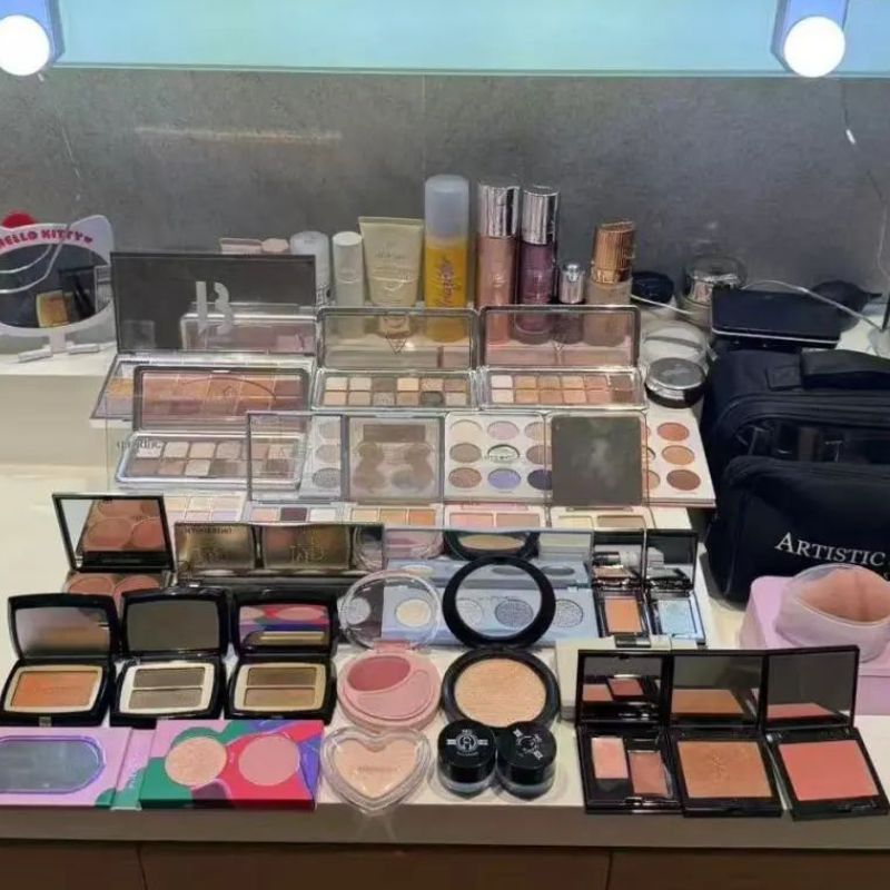 Bắt Trend Má Ửng Nắng: Kiểu Make Up Đi Biển Nào Đang Gây Sốt Hè 2026? 3 Thiet ke chua co ten 2
