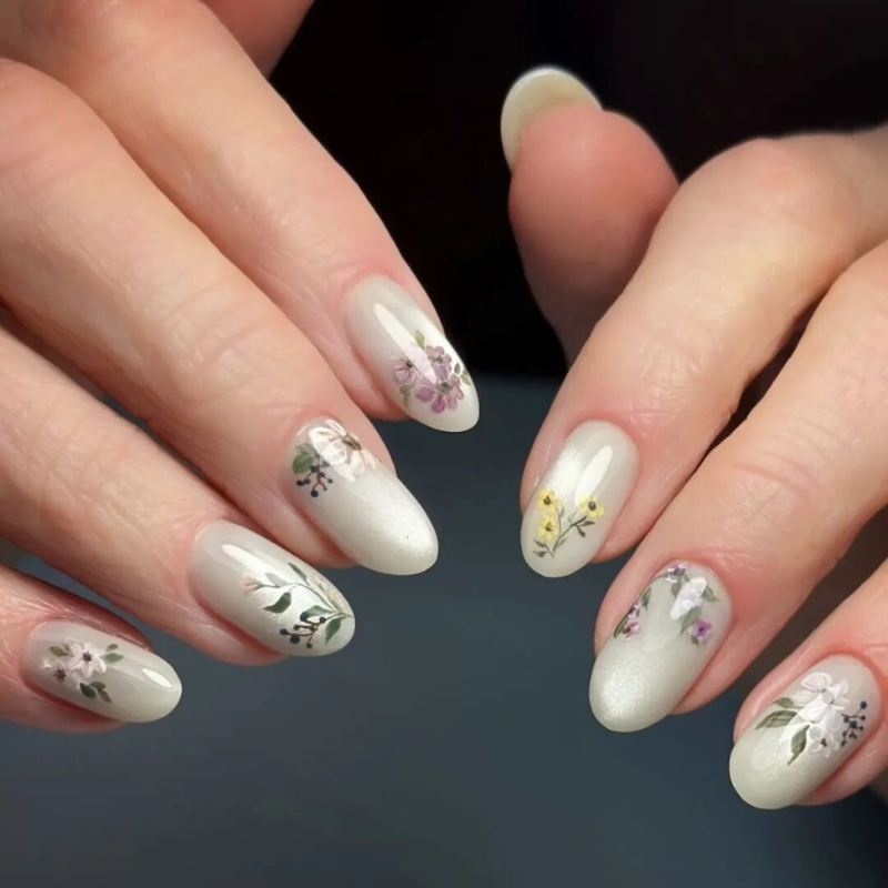  Nail sáng màu: Xu hướng tưởng nhạt nhòa lại bất ngờ “gây sốt” năm 2026