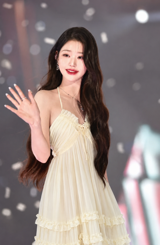 Phong cách thời trang kẹo ngọt của “búp bê” Jang Won Young 8 a8e8031f 1855 414d b0e4 92a97077db74