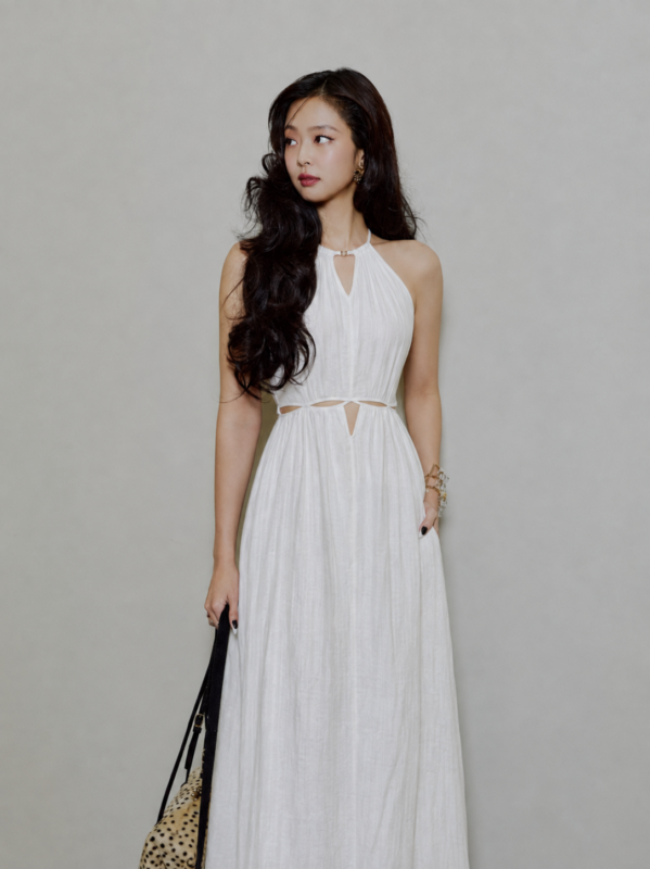 Jennie (BLACKPINK) Chiếm Trọn Spotlight Với Outfit Đầm Cổ Yếm Kiểu Pháp Táo Bạo 9 c88ae19a 5227 43e7 b4c2 63af75674a12