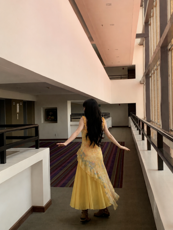 Katina Chiếm Trọn Spotlight Với Đầm Vàng Hai Dây Mê Hoặc 3 Katina Chiếm Trọn Spotlight Với Đầm Vàng Hai Dây Mê Hoặc