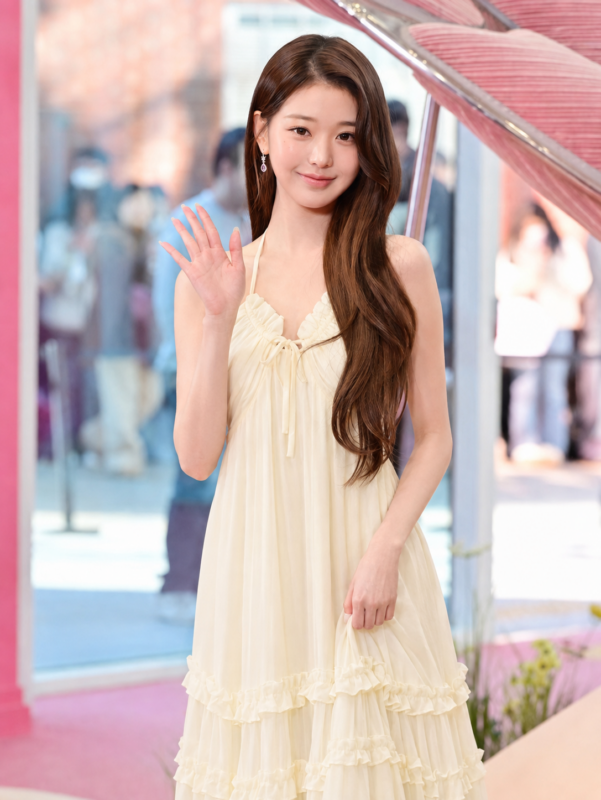 Phong cách thời trang kẹo ngọt của “búp bê” Jang Won Young 13 f98ae2de ef8b 4781 8e42 47289e97abcb