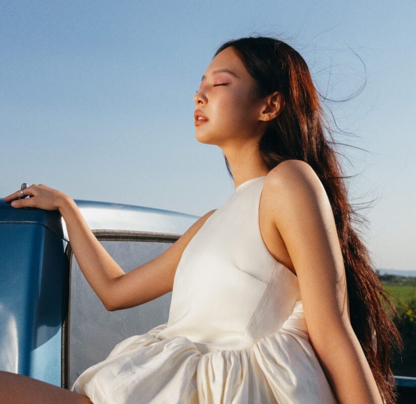 Jennie tạo trend phối đồ đôi mùa hè qua MV "Less Than A Lover"