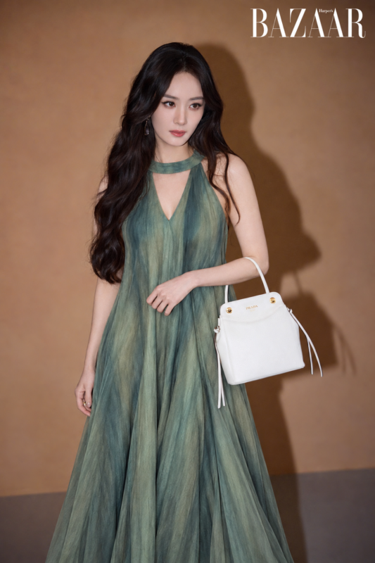 Prada gọi tên Dương Mịch: Màn bắt tay khiến giới thời trang bùng nổ 3 0d24079e eb54 49dc 9259 c6cb18e4991f
